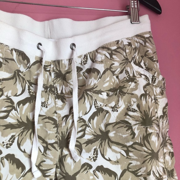 🔹2/$30🔹 Size 10 Floral Brown Capris - Picture 5 of 10